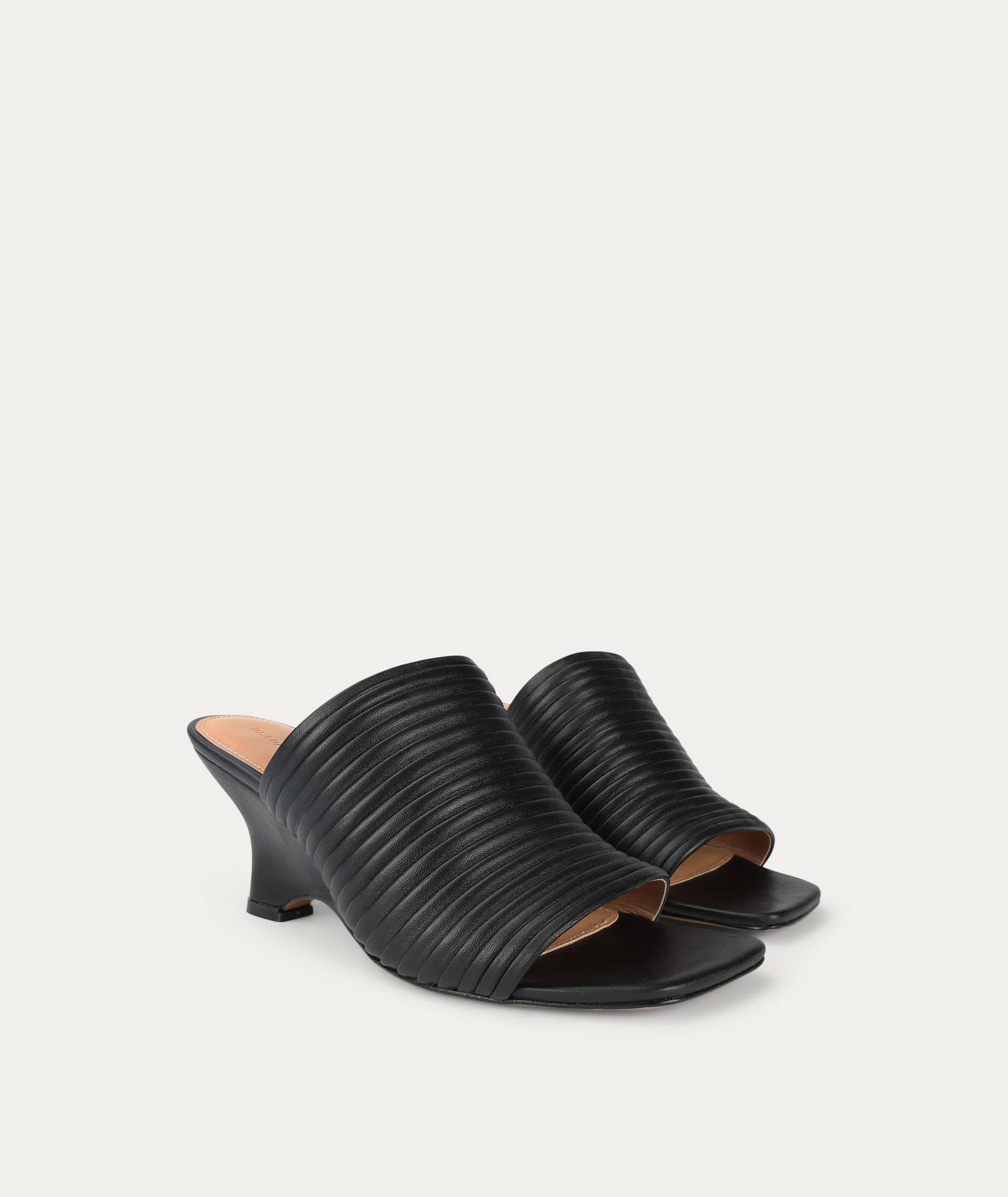 Caballo Mule - Black Pleated