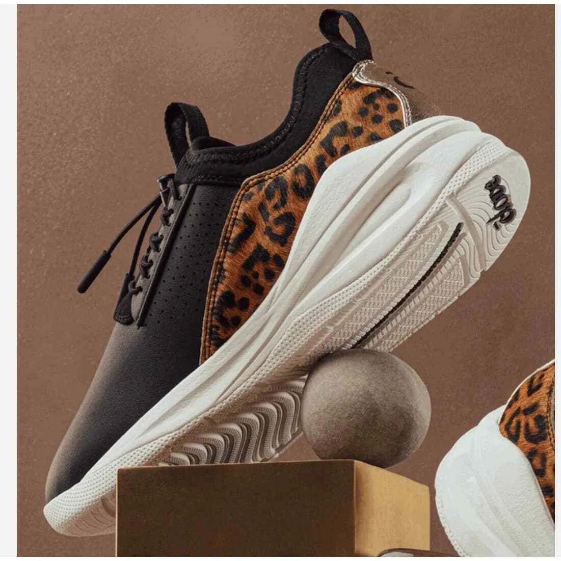 Clove Classic Shoes Sneakers Healthcare Nursing Black Leopard Size 9 New