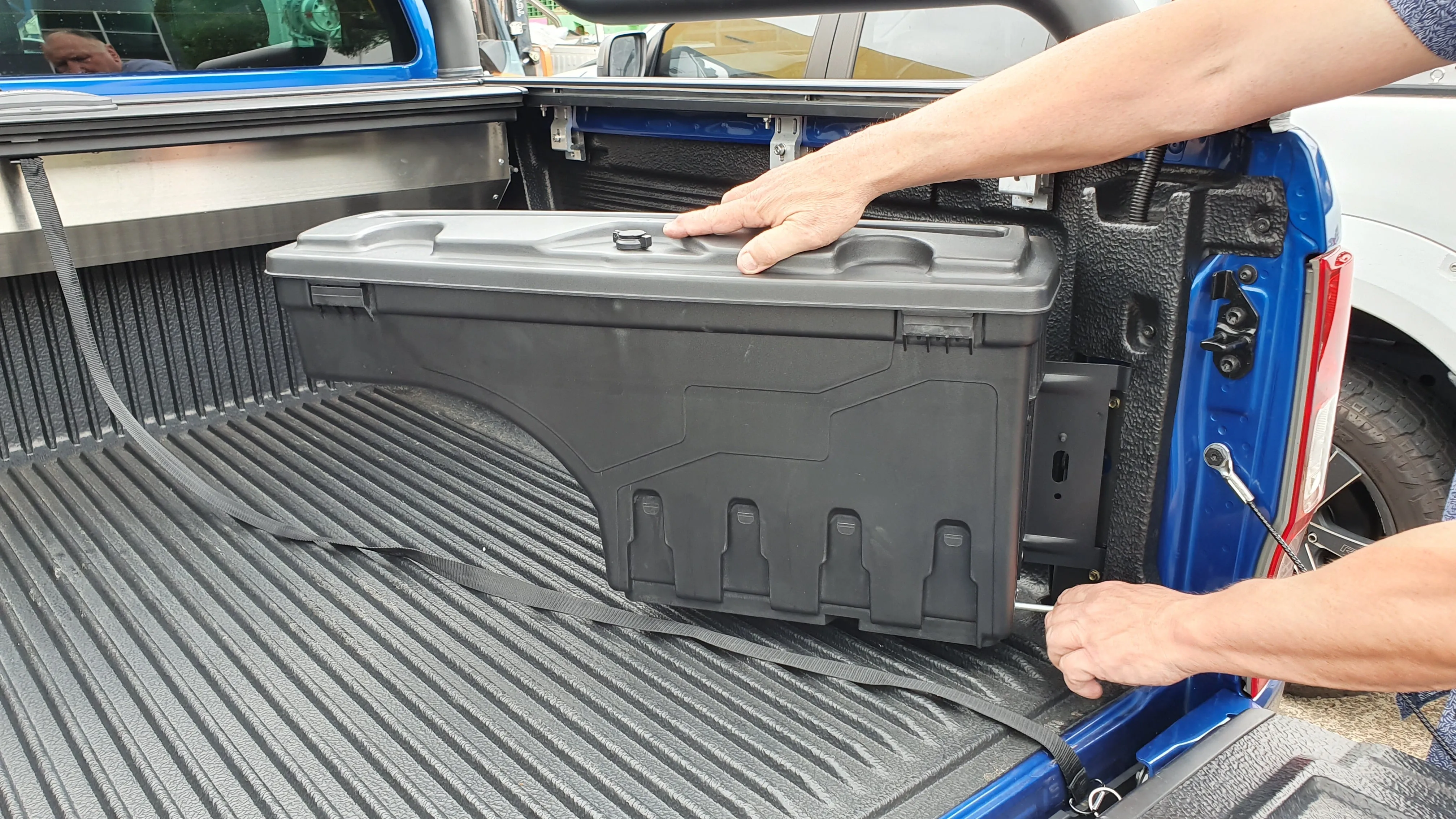 Toyota TUNDRA 2014-2020 SMART TUB LOCKER - Secure Swing Lift out Case