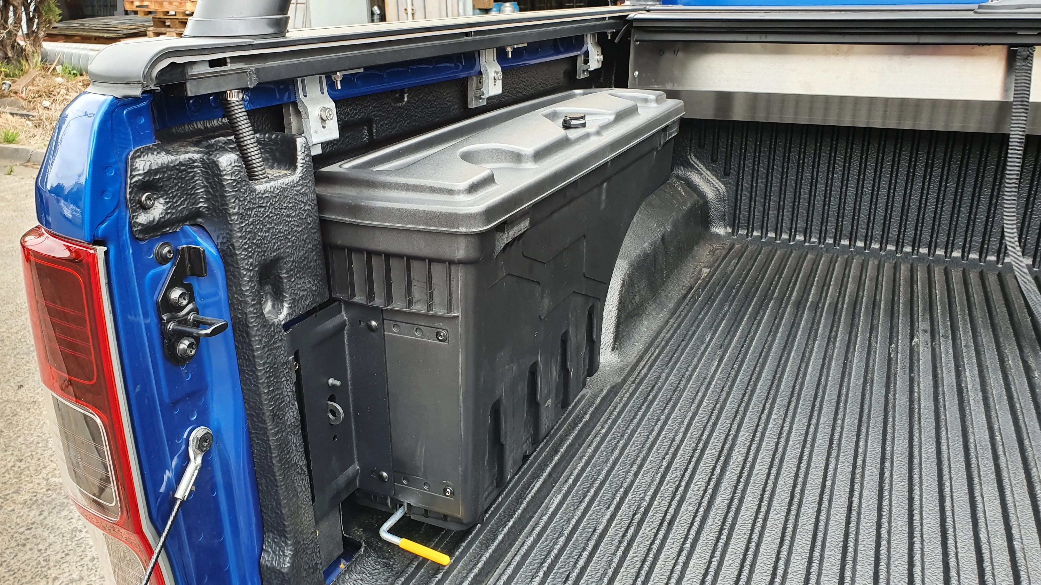 Toyota TUNDRA 2014-2020 SMART TUB LOCKER - Secure Swing Lift out Case