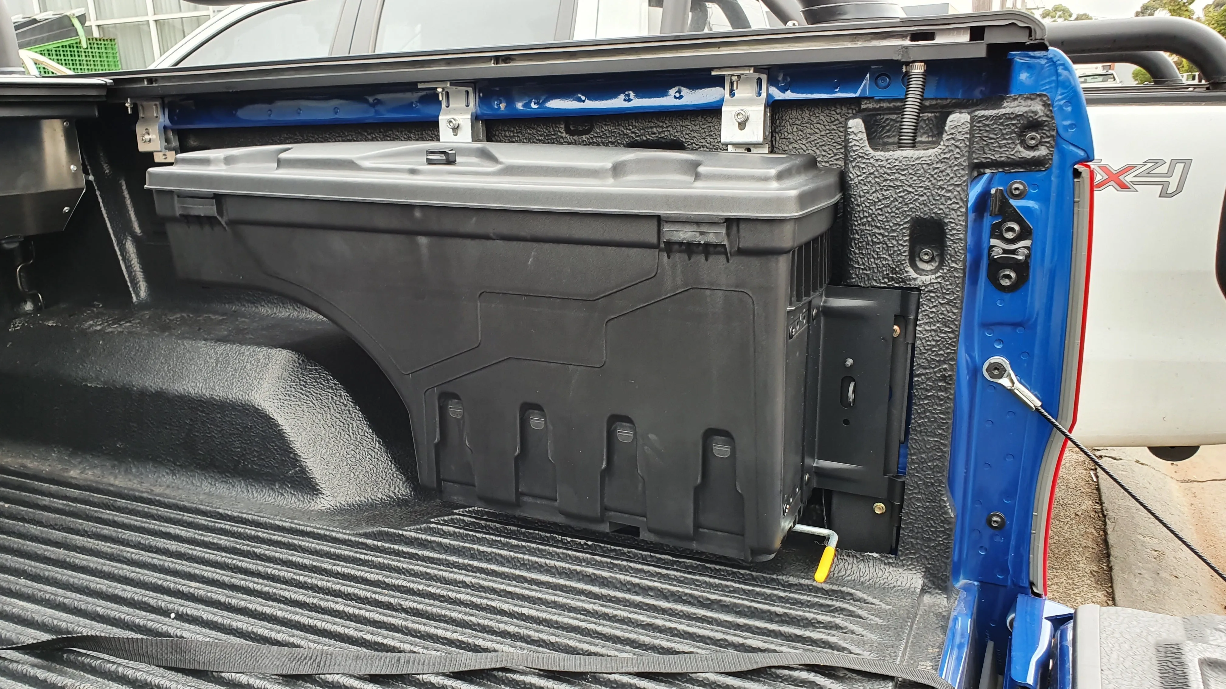 Toyota TUNDRA 2014-2020 SMART TUB LOCKER - Secure Swing Lift out Case