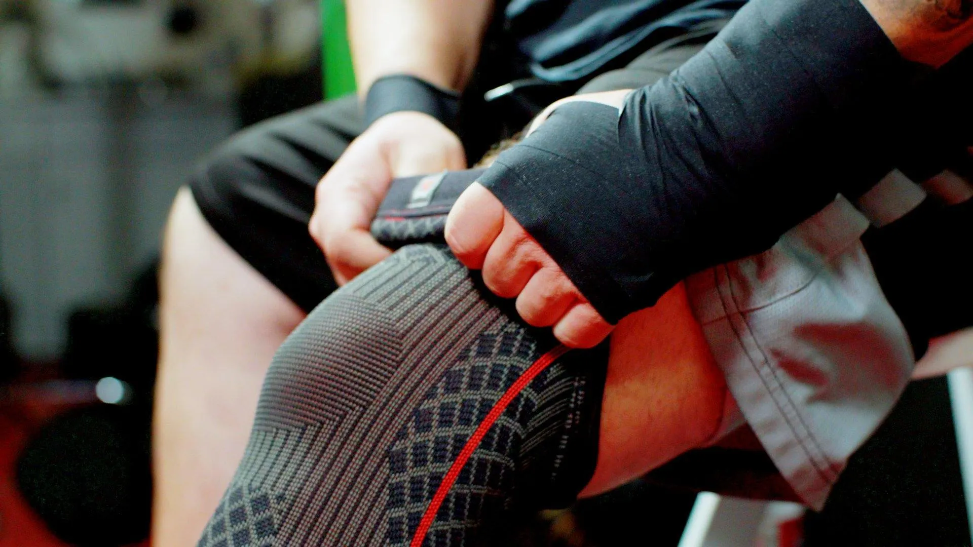 ZOYER Performance Knee Sleeve with EVA Pad